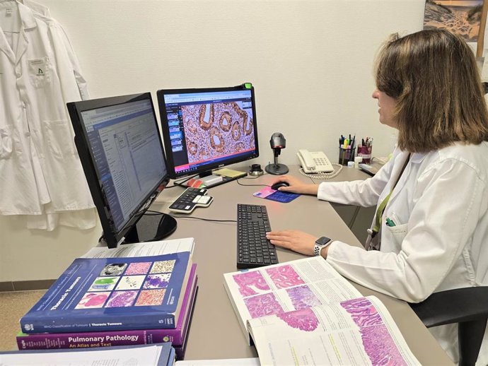Archivo - Trabajo en la unidad de Anatomía Patológica de Granada.