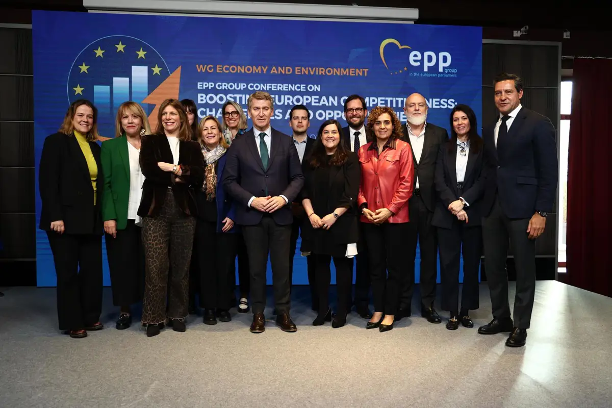 Foto de familia durante el encuentro del Grupo de Trabajo del EPP