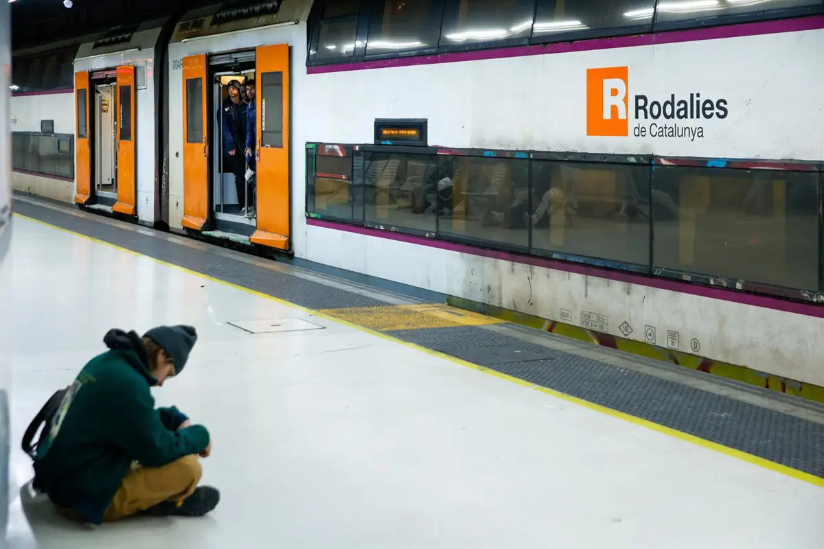 Viajeros en la Estación de Sants (Barcelona)