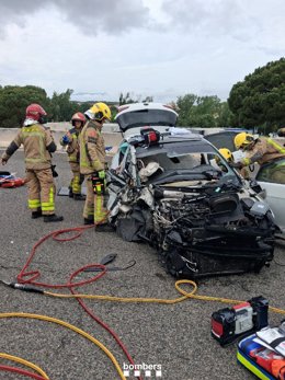 Un herido grave en un choque entre un turismo y un autocar en la AP-7 en Maçanet de la Selva (Girona)