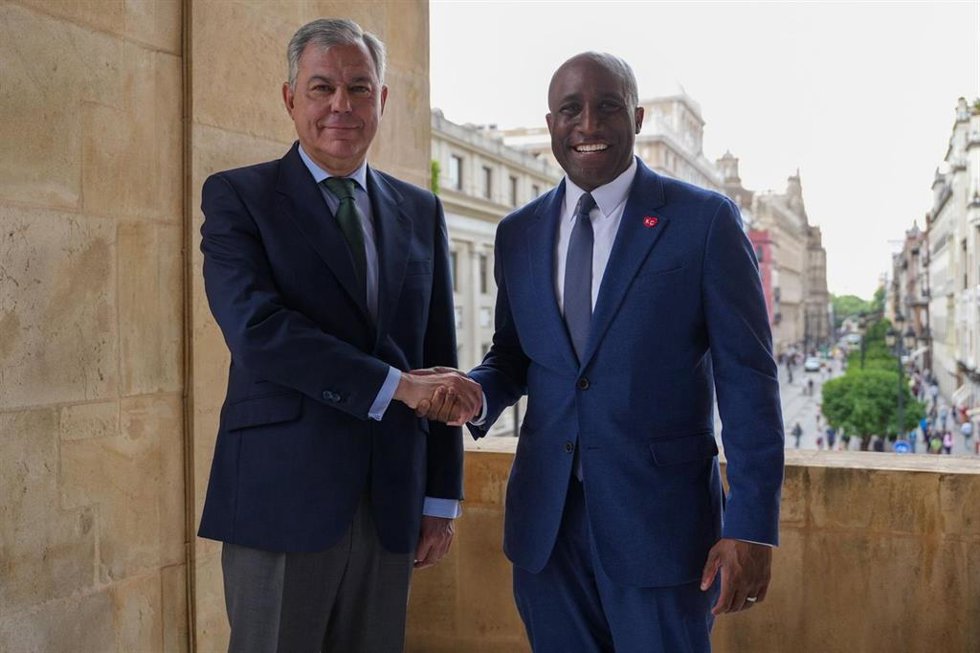 El alcalde de Sevilla, José Luis Sanz, y alcalde de Kansas City, Quinton Lucas.