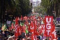 Sindicatos se manifiestan este lunes durante el primer debate electoral para exigir mejores condiciones del SAE