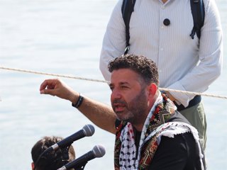 Archivo - August 31, 2025, Barcelona, Barcelona, Spain: SAIF ABUKESHEK , coordinator of the Global Sumud Flotilla, speaks to the press before the departure of the humanitarian aid to Gaza.