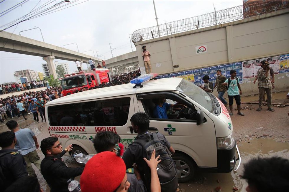 Archivo - Ambulancia en Bangladesh (archivo)
