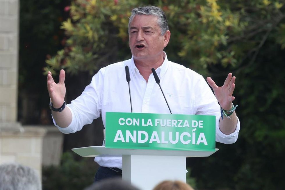 El candidato del PP por la provincia de Cádiz a las elecciones andaluzas del 17 de mayo, Antonio Sanz, en un mitin en Jerez de la Frontera (Cádiz)