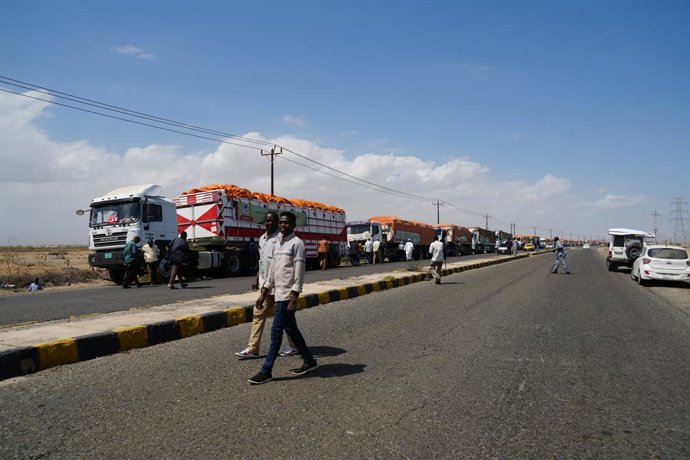 Archivo - PORT SUDAN, March 9, 2026  -- This photo taken on March 8, 2026 shows trucks loaded with humanitarian aid in Port Sudan, eastern Sudan. As Sudan's civil war approaches its third anniversary, the United Nations warns that humanitarian needs are r