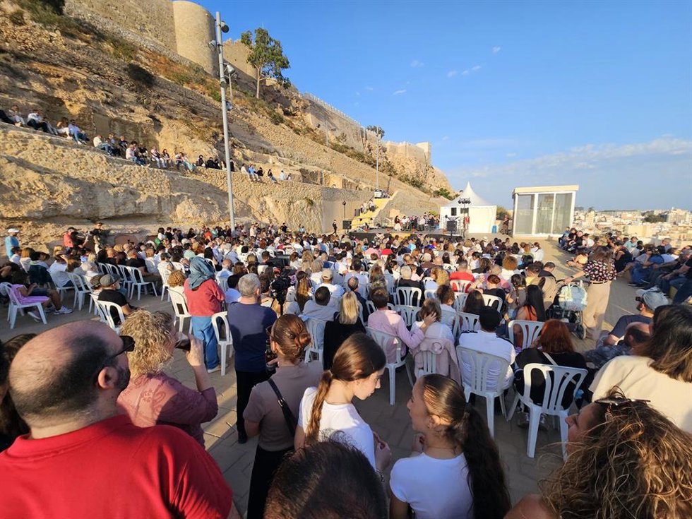 El Mesón Gitano de Almería vuelve a llenarse de vida con el estreno de la segunda edición de los 'Atardeceres Flamencos'.