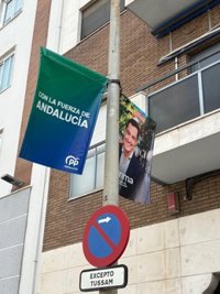 El Ayuntamiento de Sevilla asegura que se han retirado carteles de "todos" los partidos por "riesgo" para peatones