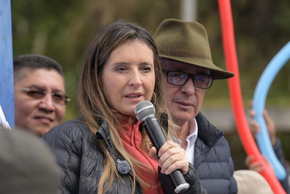 La candidata presidencial colombiana Paloma Valencia y el expresidente Álvaro Uribe