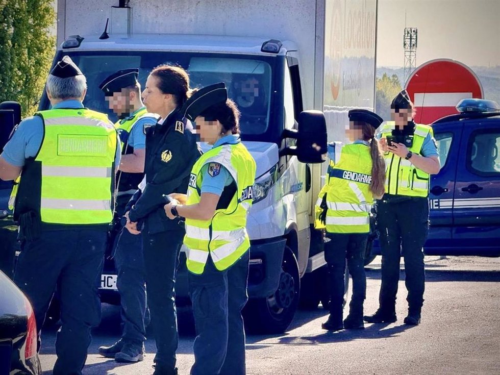 Archivo - Policías en la región de Norte-Paso de Calais (archivo)