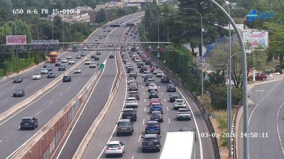 Tráfico lento en los accesos a Madrid tras el puente del 1 de mayo.