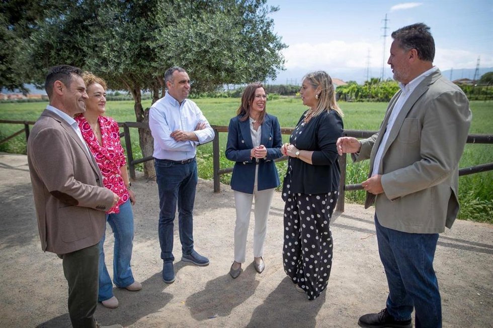 La candidata del PP de Granada a las elecciones al Parlamento andaluz, Rocío Díaz, junto a otros integrantes del PP en esta provincia.