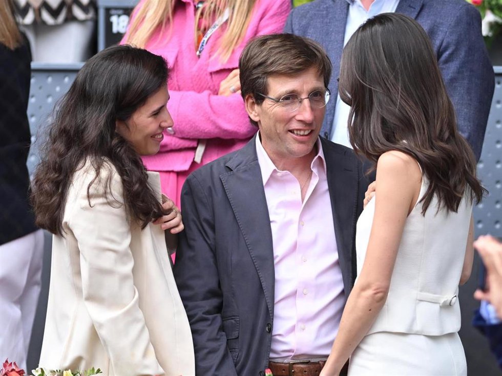 José Luis Martínez-Almeida, Teresa Urquijo y Sandra Gago.