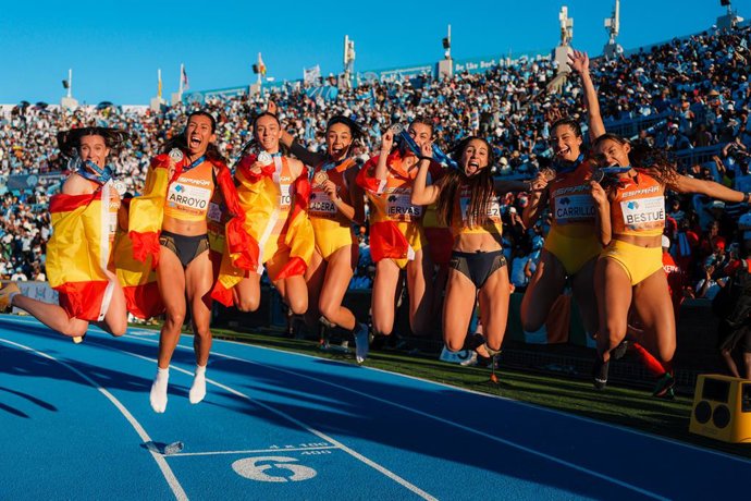 España firma dos medallas y un puñado de billetes al Mundial de relevos