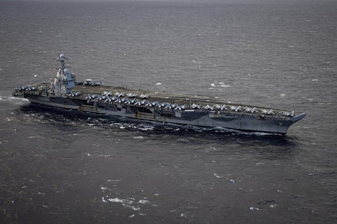 Archivo - Arquivo - 2 de abril de 2026, USS Gerald R. Ford, águas internacionais: O porta-aviões da classe Ford, USS Gerald R. Ford, operando em apoio à Operação Epic Fury, em 22 de março de 2025, no leste do Mar Mediterrâneo.