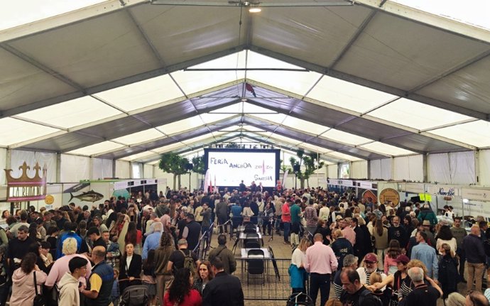La 26ª Feria de la Anchoa de Santoña rompe su récord de asistencia con 28.000 visitantes
