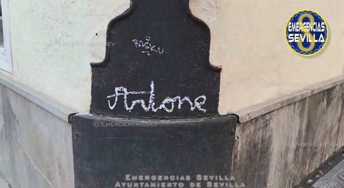 Pintadas de 'Artone' en Sevilla