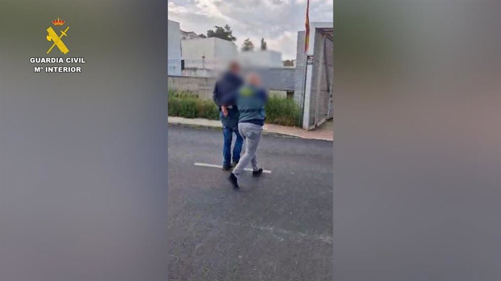 Profesor de un centro de la provincia de Huelva detenido e ingresado en prisión como presunto autor de tocamientos a menores