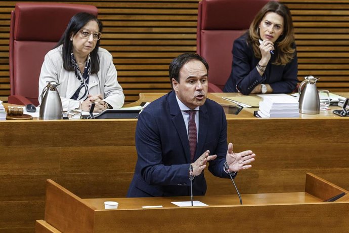 El president de la Generalitat Valenciana, Juanfran Pérez Llorca, durante una sesión de control, en Les Corts Valencianes, a 30 de abril de 2026, en Valencia