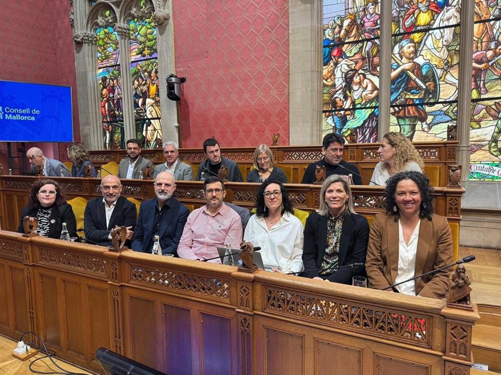 Grupo socialista en un pleno del Consell de Mallorca