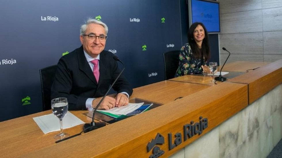 El director general de Fondos y Relaciones con la UE, Jesús Ángel Garrido, presenta los actos organizados por Europe Direct en La Rioja este año, en el que la Oficina de La Rioja en Bruselas cumple su 30.º aniversario