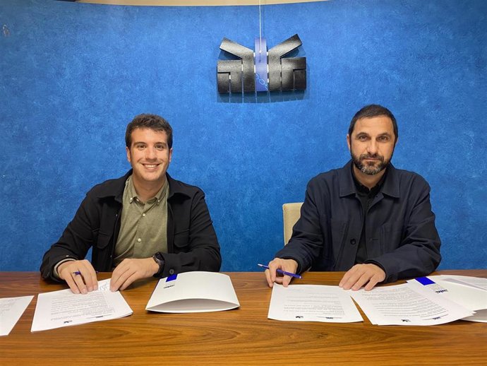 El presidente de la FNMC, Xabier Alcuaz, y el presidente de KUNA, Ángel García