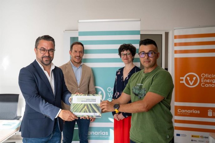 Las Oficinas Verdes de Canarias finalizan la entrega de la guía de refugios climáticos a ayuntamientos y cabildos