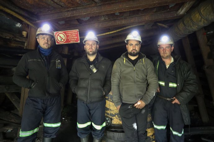(I-D) Los cuatro mineros encerrados en Pozo Miura, José María Pérez, Santiago González, Héctor López y Héctor Pérez, a 30 de abril de 2026, en Ibias, Principado de Asturias (España).