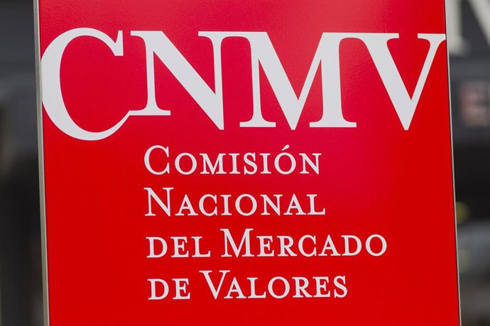Archivo - Fachada de la Comisión Nacional del Mercado de Valores.