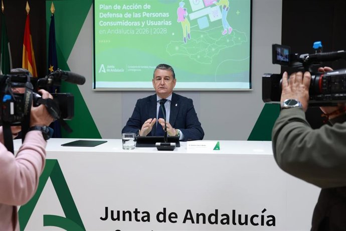 Archivo - El consejero de Sanidad, Presidencia y Emergencias de la Junta de Andalucía, Antonio Sanz. Imagen de archivo