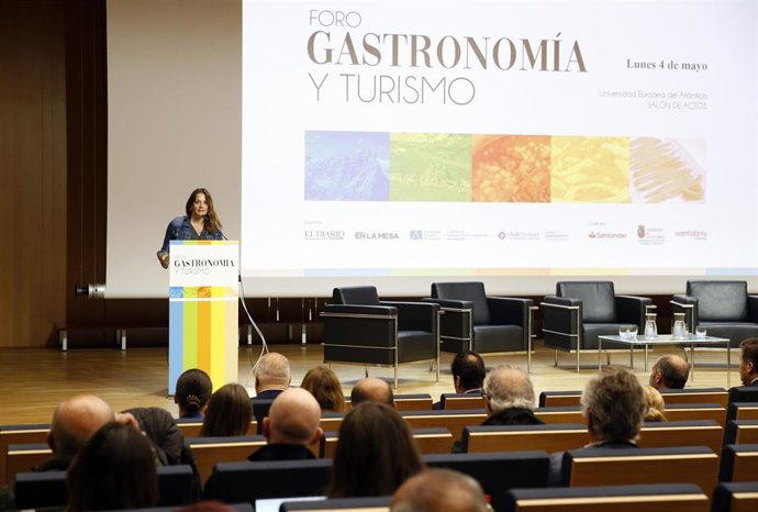 La directora general del CANTUR, Inés Mier, inaugura el Foro Gastronomía y Turismo