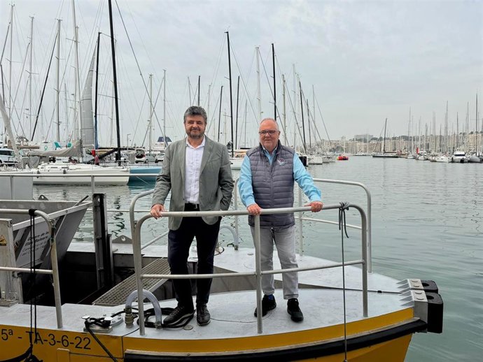 La campaña de limpieza del litoral de Baleares en la que participan 23 embarcaciones terminará el 30 de septiembre.