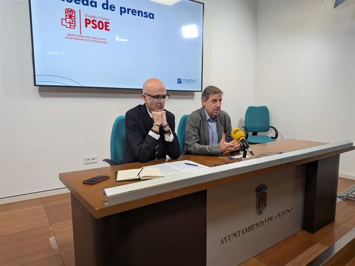 Jorge García Monsalve y Carlos Fernández Llaneza, en una rueda de prensa