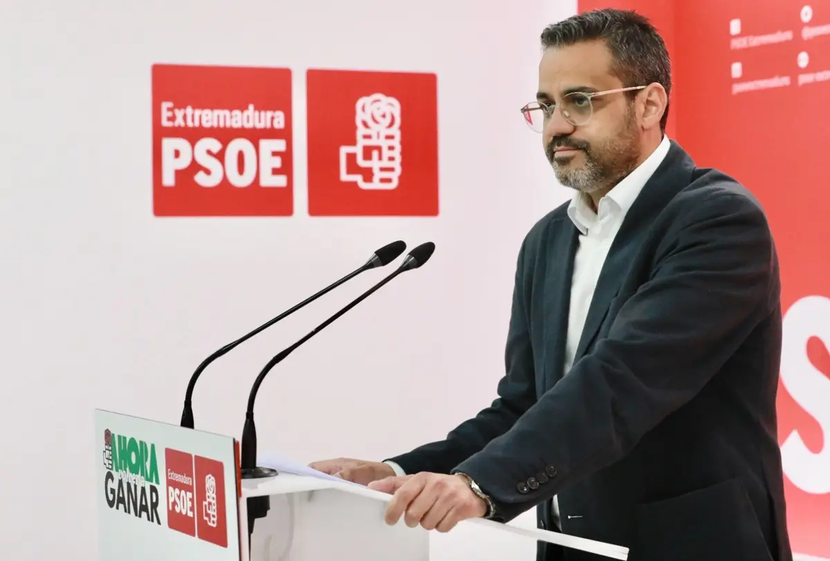 Portavoz del PSOE de Extremadura, Manuel González Andrade, en rueda de prensa.