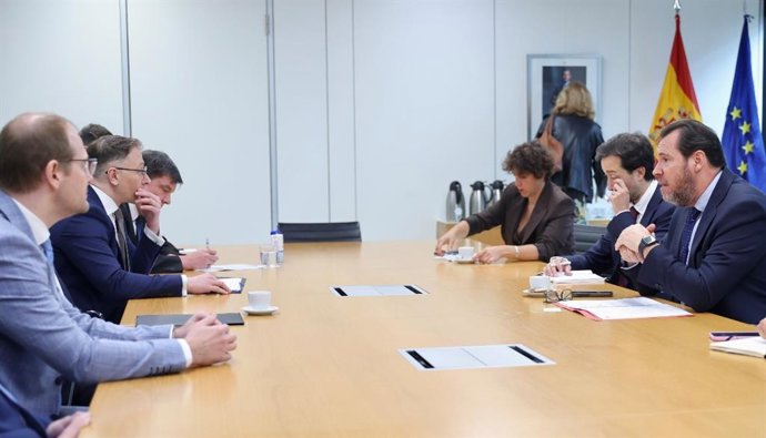 Momento de la reunión del ministro de Transportes y Movilidad Sostenible, Óscar Puente, con los representantes de los Gobiernos de Estonia, Letonia, Lituania y Polonia