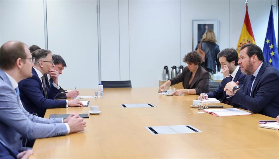 Momento de la reunión del ministro de Transportes y Movilidad Sostenible, Óscar Puente, con los representantes de los Gobiernos de Estonia, Letonia, Lituania y Polonia