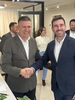 Firma del acuerdo de colaboración entre Cemex y Ensenyem.