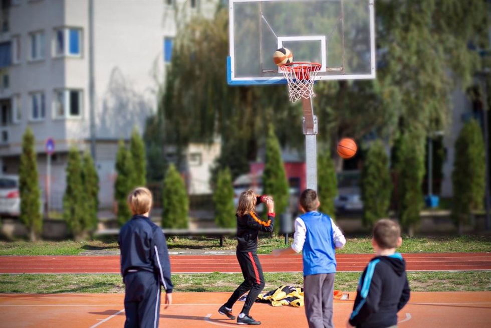 Imagen de recurso de escolares que practican deporte.