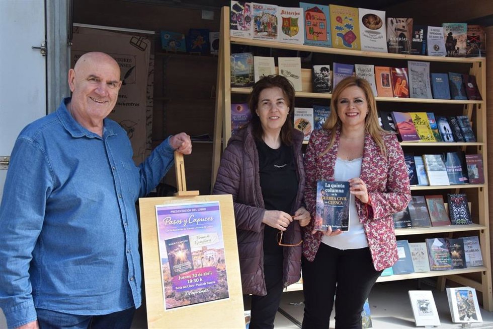 La Vicepresidenta Segunda, María Ángeles Martínez, En La Feria Del Libro.