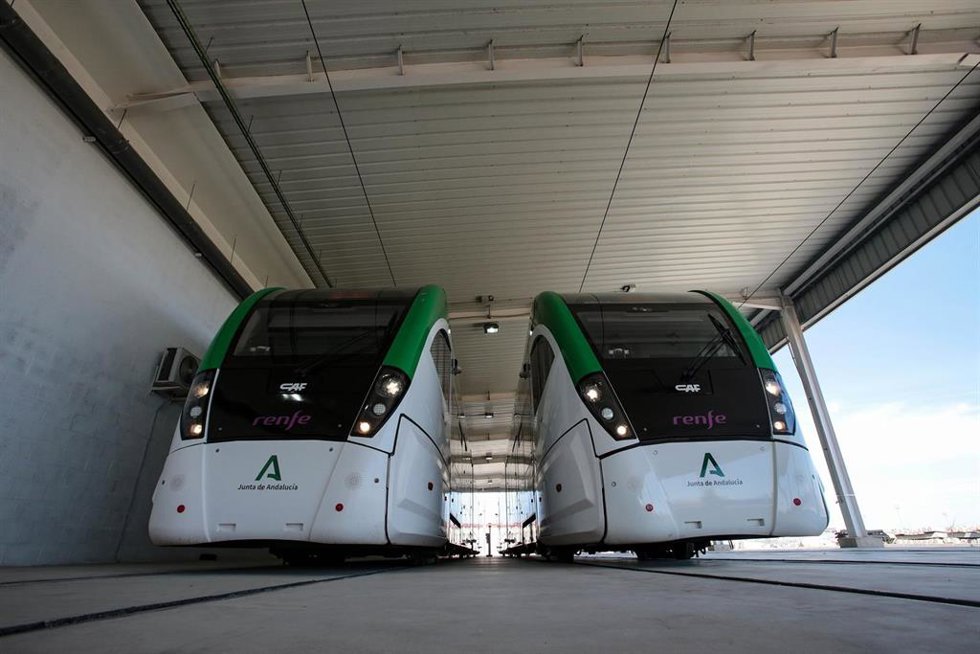 Archivo - Trenes del Trambahía en Cádiz.