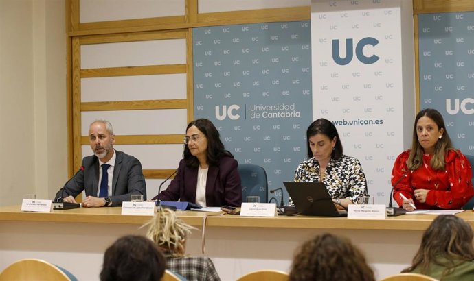 El consejero de Educación, Sergio Silva, la rectora de la UC, Conchi López, y la alcaldesa de Santander, Gema Igual, presentan en rueda de prensa, el estudio de viabilidad para una residencia universitaria en la parcela de la UC en Avenida de Los Castros