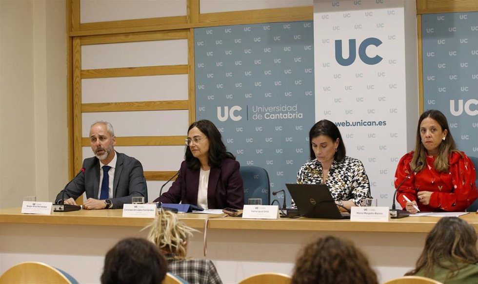 El consejero de Educación, Sergio Silva, la rectora de la UC, Conchi López, y la alcaldesa de Santander, Gema Igual, presentan en rueda de prensa, el estudio de viabilidad para una residencia universitaria en la parcela de la UC en Avenida de Los Castros