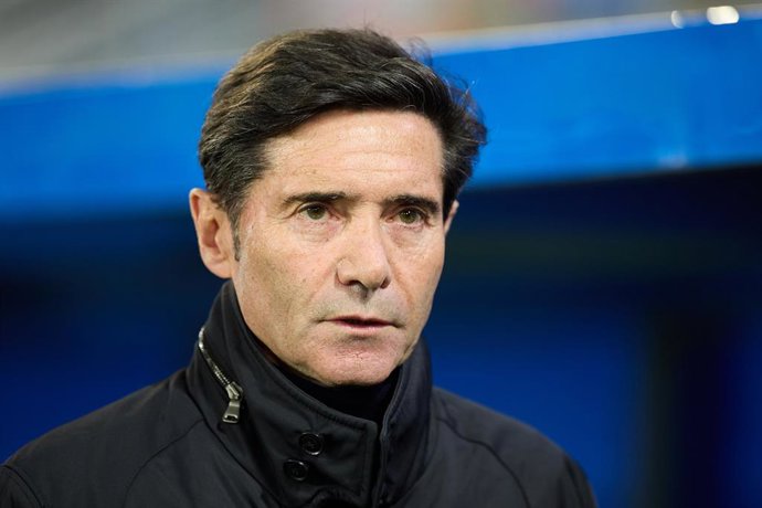 Archivo - Arquivo - Marcelino Garcia Toral, técnico do Villarreal CF, observa antes da partida da LaLiga EA Sports entre o Deportivo Alavés e o Villarreal CF no Mendizorrotza, em 13 de março de 2026, em Vitória, Espanha.