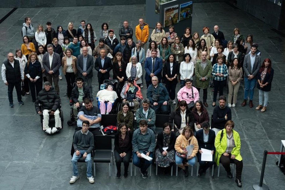 Acto celebrado en el Parlamento foral.
