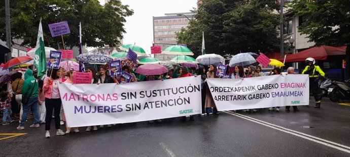 Archivo - Manifestación de las matronas de Bizkaia en la jornda de huelga. (Archivo)
