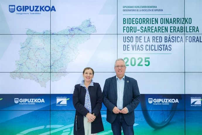 El diputado de Sostenibilidad, José Ignacio Asensio, junto a la directora de Transición Ecológica, Mónica Pedreira