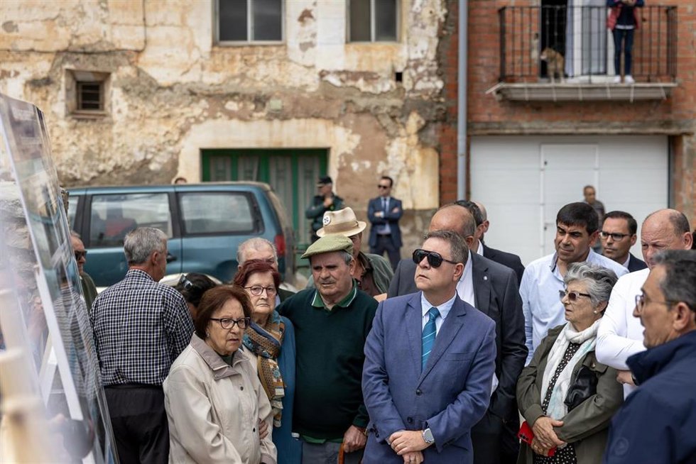 El presidente de Castilla-La Mancha, Emiliano García-Page, ha inaugurado, la reconstrucción del puente de la travesía de la CM-215.