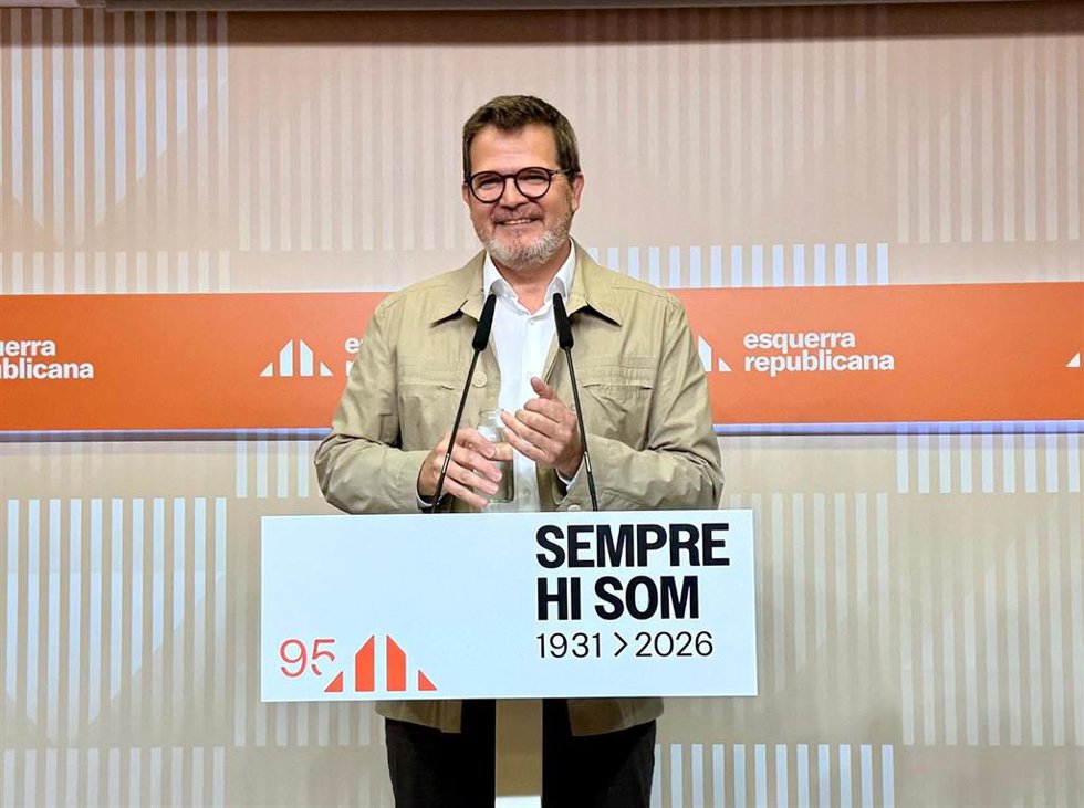 El vicesecretario de Comunicación y portavoz de ERC, Isaac Albert, en rueda de prensa.