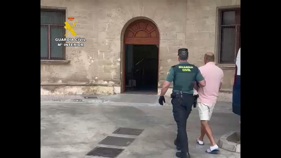 Detenidos un hombre y una mujer por diferentes robos a turistas en Valldemossa