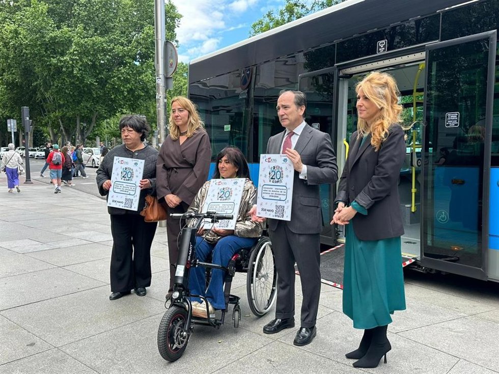 EMT Madrid y CERMI Comunidad de Madrid celebran el 20º aniversario de la Convención de Derechos de las Personas con Discapacidad.